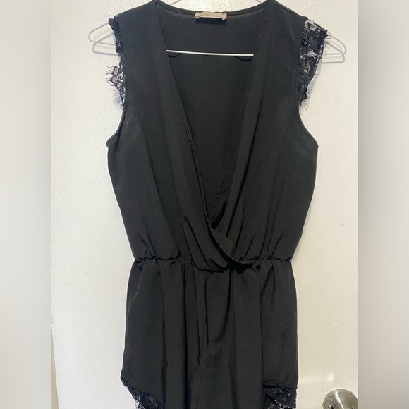 Tea n Rose Romper - Picture 2 of 8